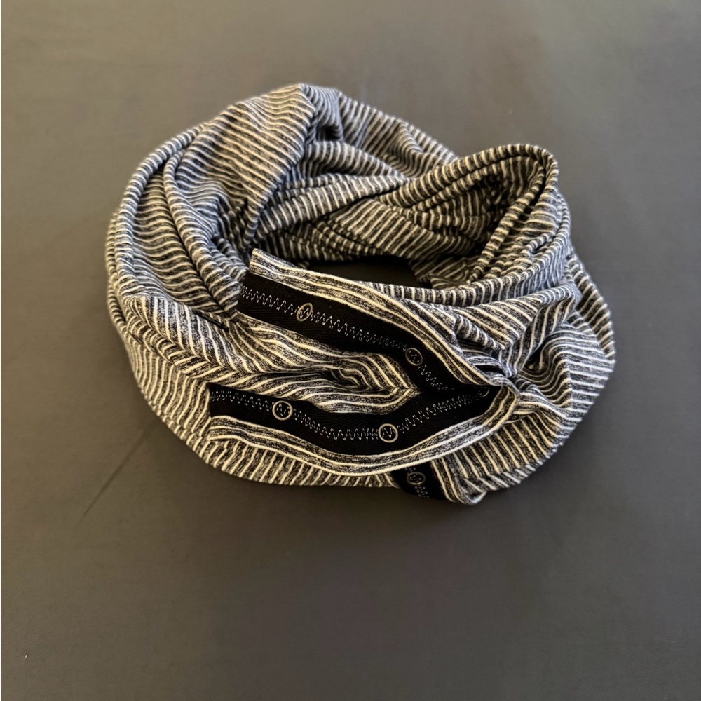 Lululemon Infinity Scarf: Striped Black & White